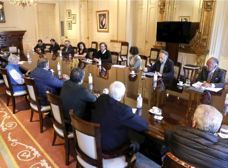 acuerdo-entre-uia-y-cgt-para-extender-hasta-fines-de-septiembre-suspensiones-con-202507We-001620-dcde.jpg