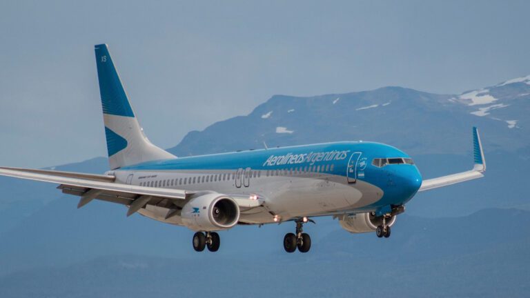 aerolineas-argentinas-afip-resolvio-que-los-pasajes-al-exterior-tambien-tendran-202507Mo-004952-1fb9.jpg