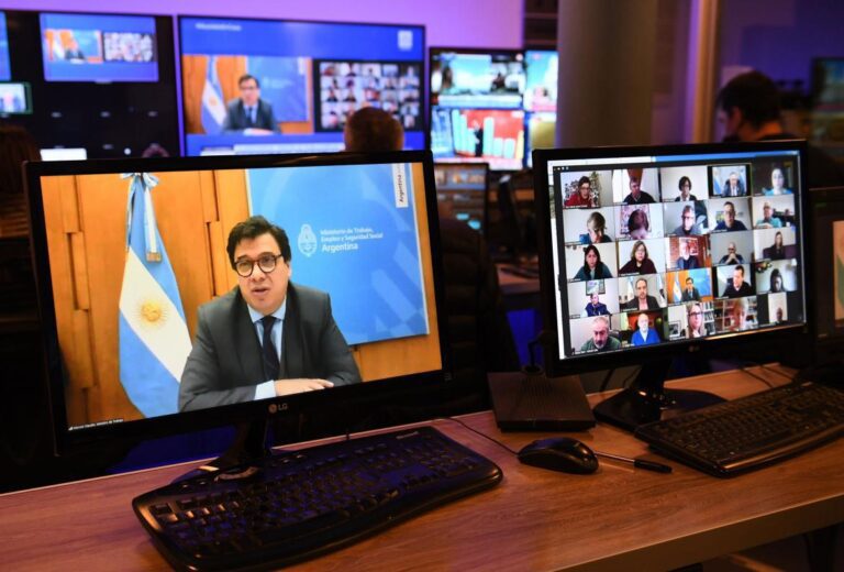 ahora-el-g6-busca-frenar-la-ley-de-teletrabajo-en-el-senado-202507Sa-173012-f04b.jpg
