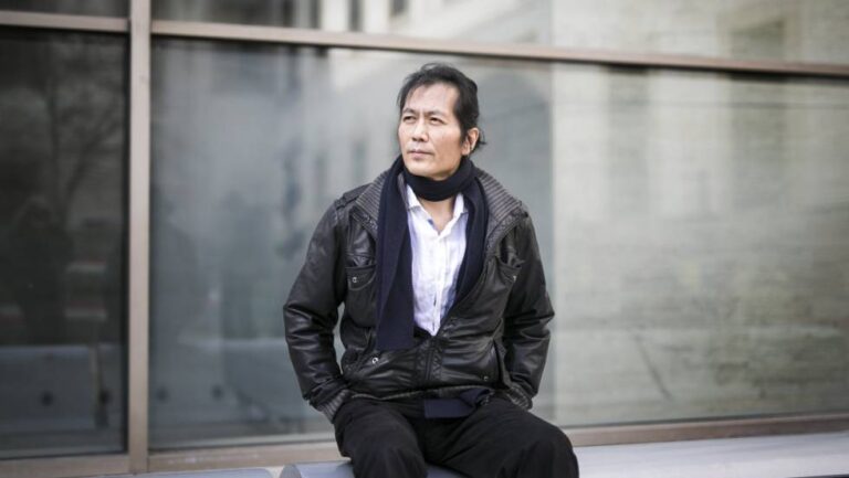 ahora-uno-se-explota-a-si-mismo-y-cree-que-esta-realizandose-byung-chul-han-202507Fr-211124-0258.jpg