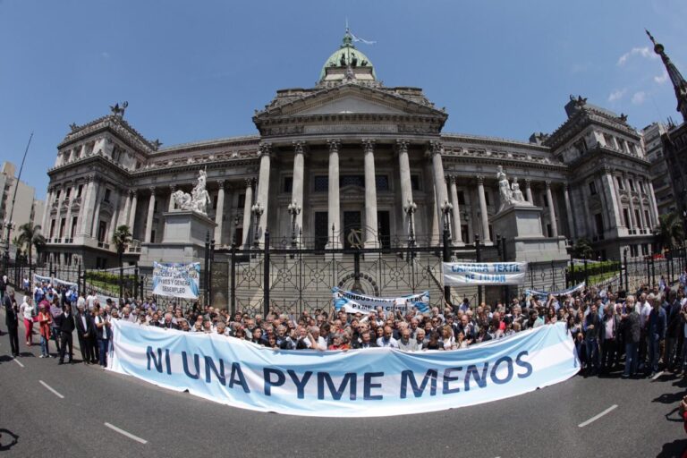 al-grito-de-niunapymemenos-empresarios-reclaman-en-el-congreso-medidas-de-emerge-202507Sa-174646-a916.jpg
