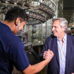 alberto-con-las-pymes-estuvo-en-una-textil-en-la-localidad-de-san-martin-202507Th-140200-e728.jpg