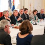 alberto-en-europa-fernandez-se-reunio-con-empresarios-franceses-que-invierten-en-202507Sa-100922-8eee.jpg