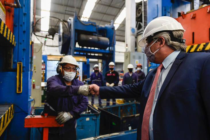 alberto-fernandez-pidio-mas-participacion-de-la-industria-nacional-en-el-sector-202507Tu-234924-aab7.jpeg