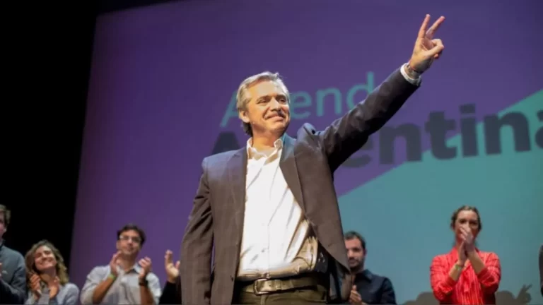 alberto-fernandez-se-reune-con-integrantes-de-agenda-argentina-202507Tu-232019-69cb.webp