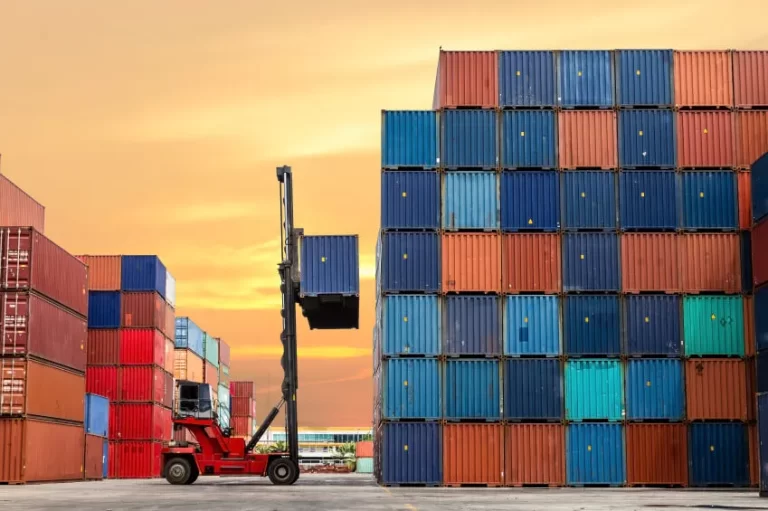 apertura-de-las-importaciones-ingresan-productos-textiles-e-informaticos-a-preci-202507Tu-122130-8b93.webp