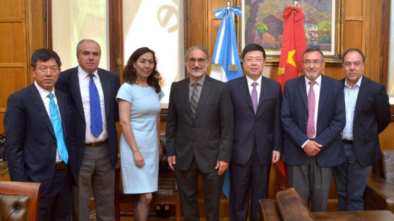 argentina-china-basterra-y-xia-diya-afianzan-relaciones-entre-los-paises-202507Mo-195255-f183.jpg