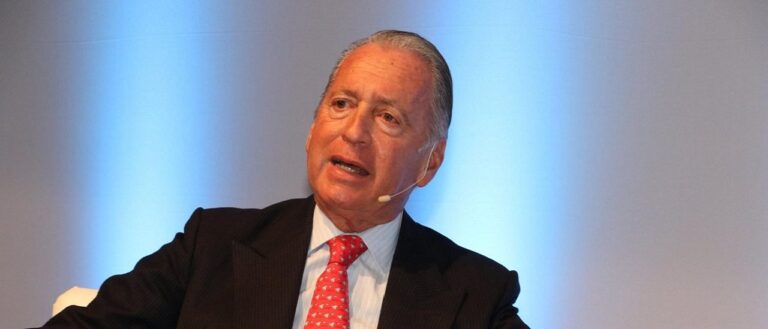 argentina-contra-el-hambre-funes-de-rioja-aprovecha-para-acercarse-a-alberto-fer-202507Fr-135314-025a.jpg