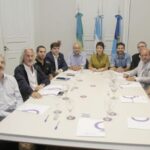 argentina-contra-el-hambre-pymes-y-representantes-de-comercio-firmaron-un-acta-d-202507Tu-091749-bf66.jpg