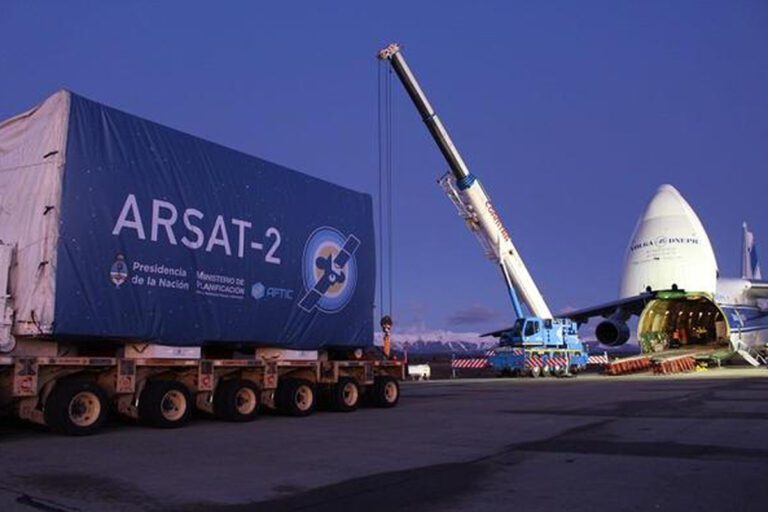 arsat-3-junto-con-invap-anunciaron-que-construiran-el-tercer-satelite-202507We-113440-7891.jpg
