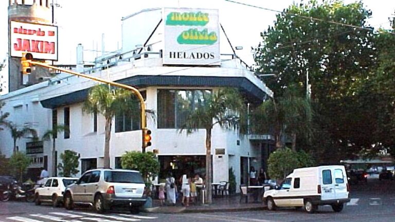 cerro-una-historica-heladeria-de-devoto-negocio-su-alquiler-en-dolares-y-no-pudo-202507Sa-205015-6db0.jpg