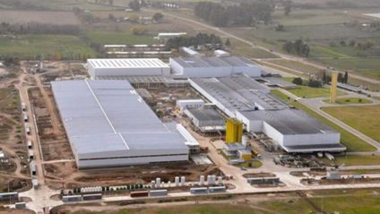 cierran-la-planta-de-bagley-arcor-en-salto-por-un-caso-de-coronavirus-202507Fr-132712-c691.jpg