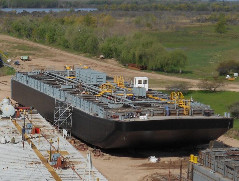 cina-denuncia-que-ypf-facilita-la-construccion-de-barcazas-en-el-extranjero-y-pe-202507Th-142143-f225.jpg