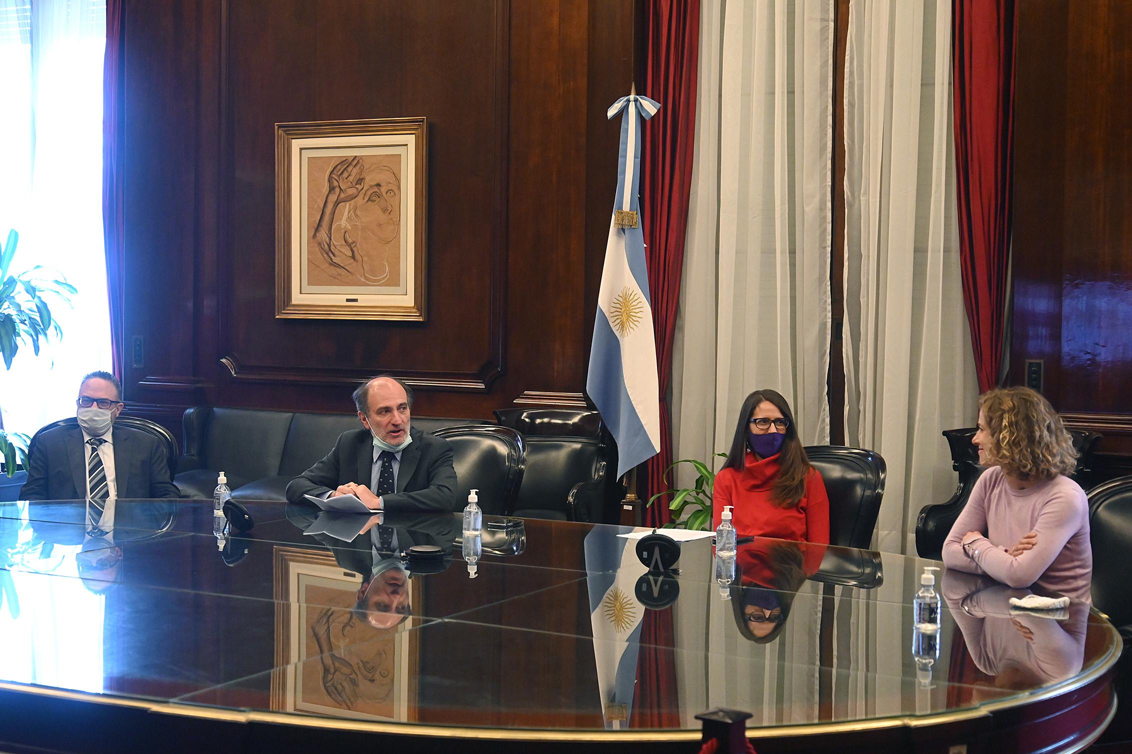 creditos-a-pymes-de-mujeres-y-gerencia-de-genero-el-anuncio-del-banco-nacion-en-202507Th-175555-1c15.jpg