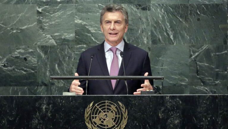 cria-cuervos-y-te-comeran-los-ojos-macri-viaja-a-ny-a-reunirse-con-los-fondos-bu-202507Mo-222655-2a7f.jpg