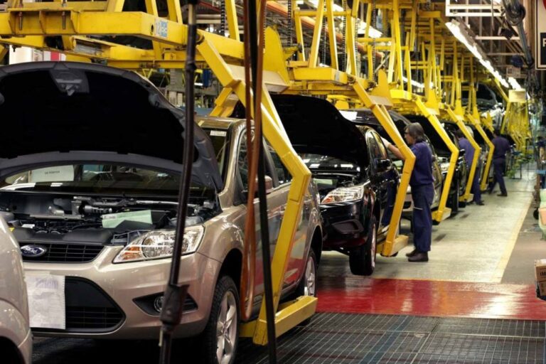 crisis-en-el-sector-automotriz-cayo-casi-48-en-julio-y-acumula-un-ano-de-bajas-202507Th-144143-e7d8.jpg