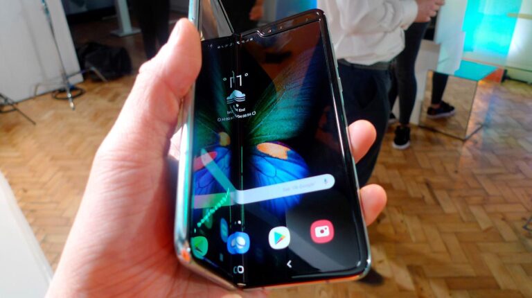 cuanto-tiempo-pasan-los-argentinos-al-frente-de-sus-telefonos-moviles-202507We-113418-66a8.jpg