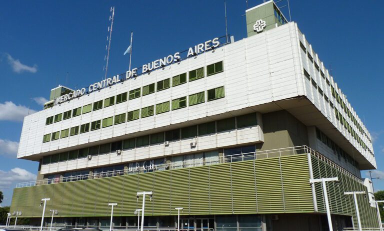 desde-el-mercado-central-reclaman-al-gobierno-por-la-crisis-202507Tu-092445-75b8.jpg