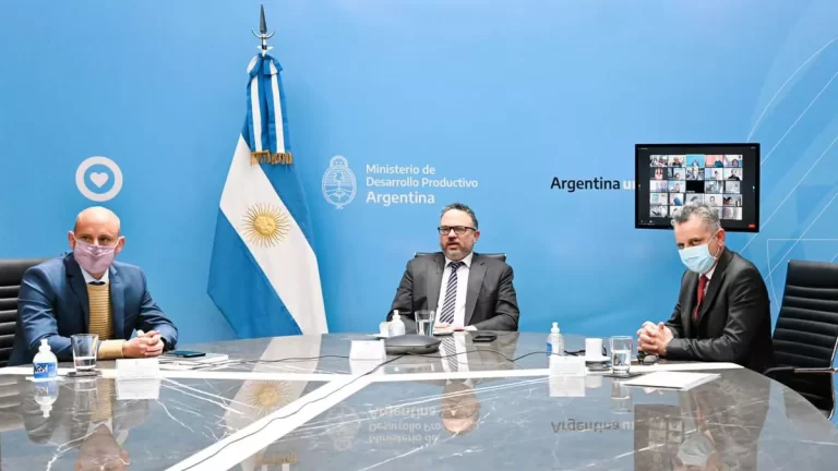 dia-internacional-de-las-pymes-el-gobierno-lo-celebro-junto-a-enac-cgera-y-apyme-202507Fr-122420-fdd5.webp