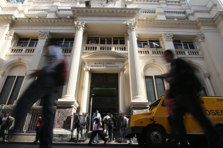 el-banco-central-anunciara-este-jueves-que-baja-la-tasa-a-38-202507Th-183101-3ec9.jpg