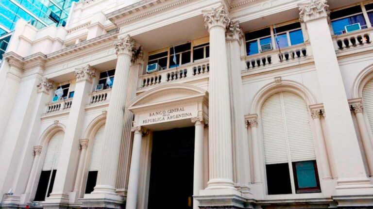 el-banco-central-y-la-afip-suman-controles-al-pago-de-servicios-en-el-exterior-202507Mo-000206-185c.jpg