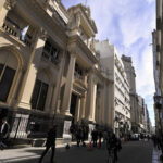 el-cambio-la-economia-real-en-recesion-la-economia-financiera-sigue-en-alza-202507Th-190831-d5df.jpg