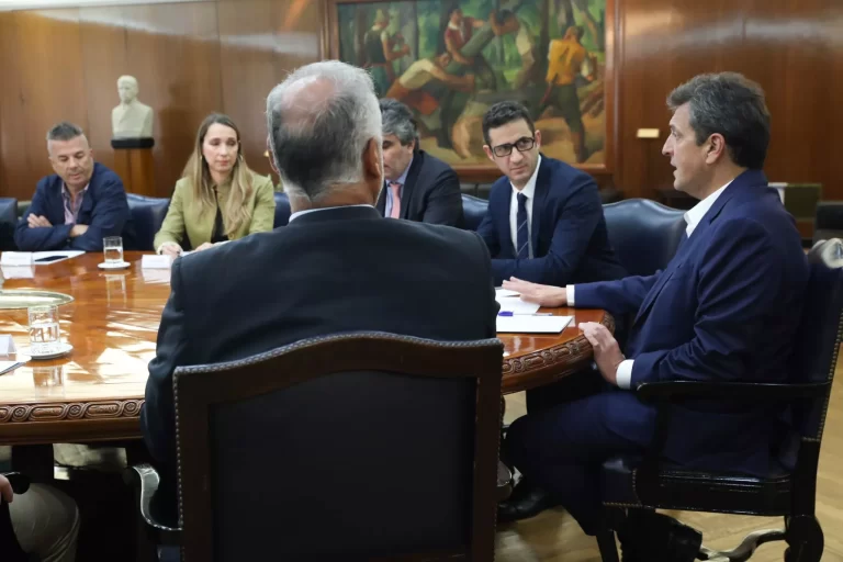 el-gobierno-acuerda-con-empresas-y-fijara-un-precios-cuidados-a-la-industria-202507We-175331-8eaf.webp