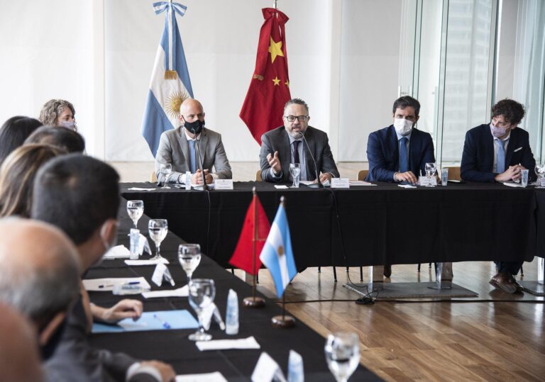 el-gobierno-presenta-un-plan-para-beneficiar-a-pymes-que-exporten-a-china-202507Sa-110756-4197.jpg