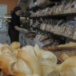 el-kilo-de-pan-rompio-la-barrera-de-los-100-pesos-en-la-ciudad-202507Tu-092751-30a8.jpg