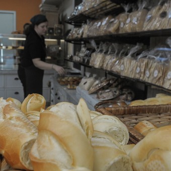 el-kilo-de-pan-rompio-la-barrera-de-los-100-pesos-en-la-ciudad-202507Tu-092751-30a8.jpg