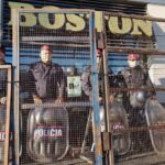 el-peor-de-los-finales-la-policia-desaloja-a-los-trabajadores-de-la-boston-en-ma-202507Fr-151303-5d54.jpg