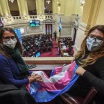 el-senado-convirtio-en-ley-el-cupo-laboral-travesti-trans-202507Sa-171549-0c55.webp