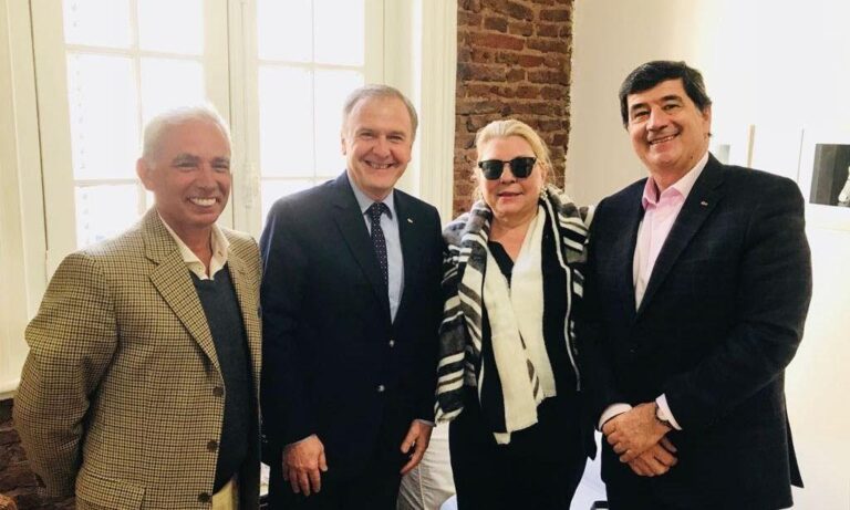 elisa-carrio-se-erigio-como-vocera-de-las-pyme-de-came-en-cambiemos-202507We-015945-2cee.jpg
