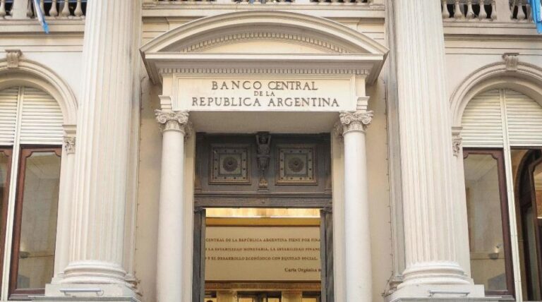 en-caida-las-ganancias-de-los-bancos-privados-se-derrumbaron-90-en-marzo-202507Th-181719-266d.jpg