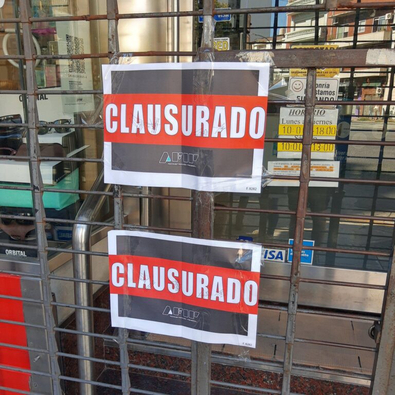 en-el-segundo-dia-de-aislamiento-inspectores-tuvieron-que-clausurar-farmacias-qu-202507Mo-214119-59e6.jpg