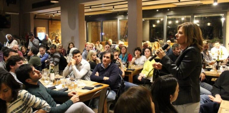en-la-plata-pymes-y-agricultores-esperan-por-un-cambio-de-gobierno-202507Tu-215159-b973.jpeg