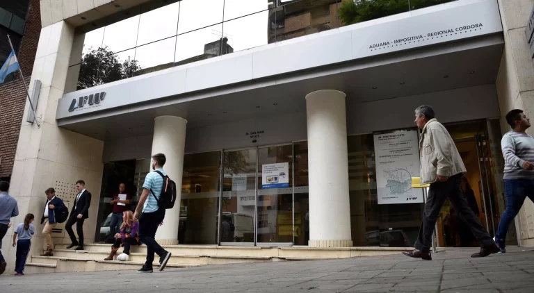 escandalo-en-la-afip-de-cordoba-se-robaron-44-mil-legajos-de-pruebas-contra-pres-202507Su-235752-3857.webp