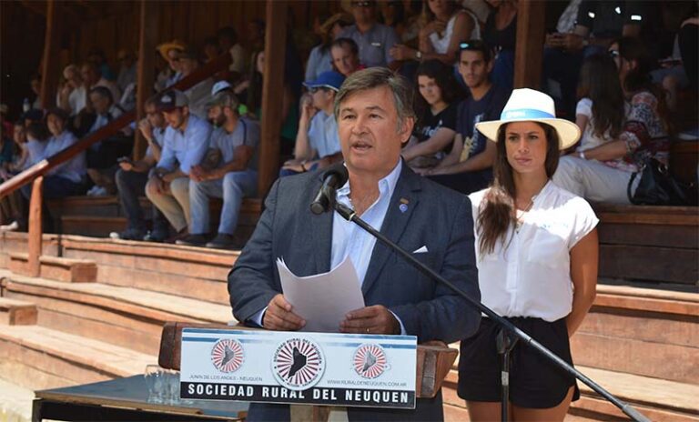 escandalo-en-la-rural-suspendieron-las-elecciones-cuando-empezaron-a-llegar-los-202507We-111220-6ad8.jpg