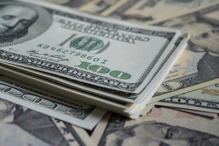 exceso-de-dolares-bancos-bloquean-cuentas-por-incremento-inusual-de-transferenci-202507Th-180255-2514.jpg