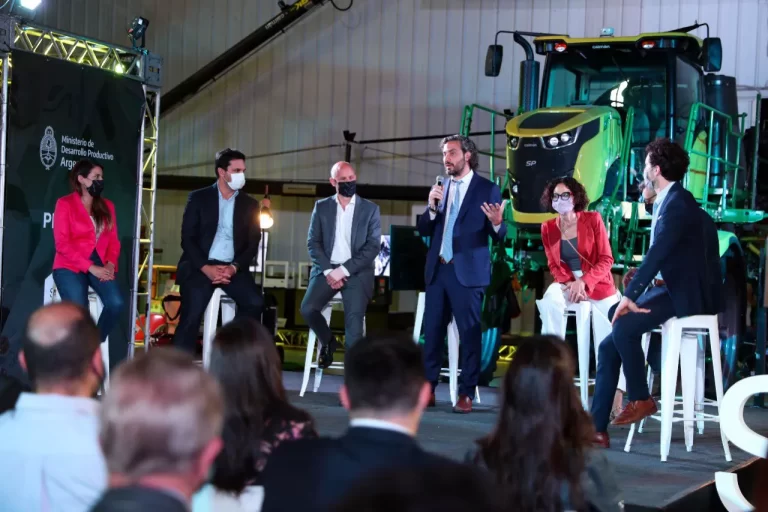guillermo-merediz-y-santiago-cafiero-presentes-en-el-cierre-de-la-expo-del-sello-202507Fr-115140-2b51.webp