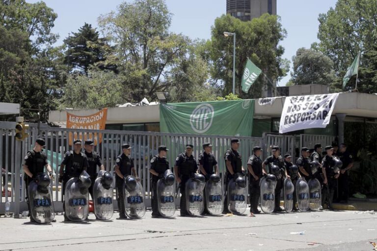 inti-los-buitres-locales-y-extranjeros-detras-del-intento-de-privatizacion-202507Mo-224530-9216.jpg