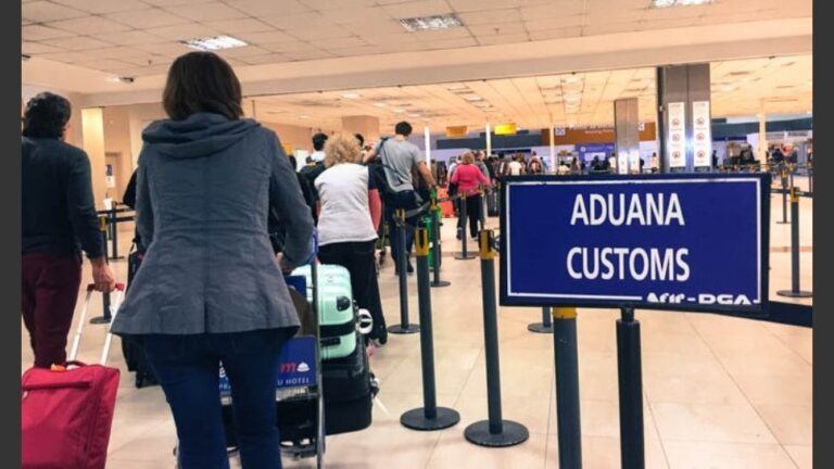 la-afip-elevo-a-us500-el-monto-de-mercaderia-para-ingresar-del-exterior-202507Mo-010802-5d0a.jpg