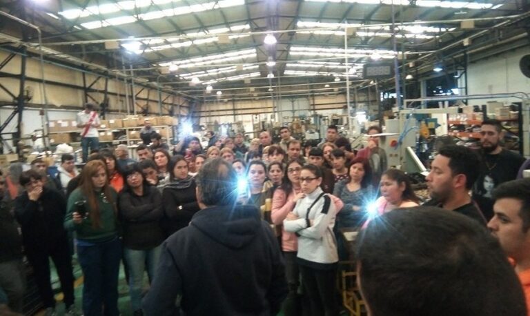 la-afip-se-lleva-puesta-una-metalurgica-de-bernal-quedan-240-familias-en-la-call-202507Mo-005807-cf89.jpg