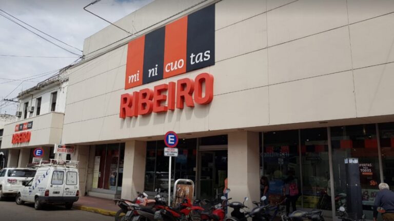 la-cadena-ribeiro-continua-en-crisis-cerro-tres-locales-202507Tu-091958-8f52.jpg