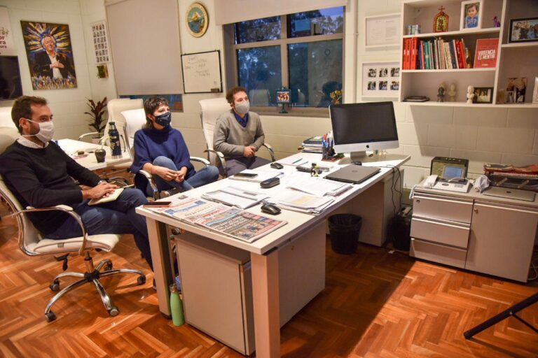 la-intendenta-de-quilmes-mayra-mendoza-se-reunio-con-empresarios-industriales-202507Th-094557-1690.jpg