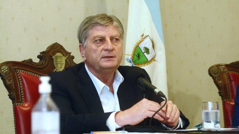 la-pampa-ziliotto-el-gobernador-que-se-enfrenta-a-los-bancos-202507Fr-111147-ec0b.jpg