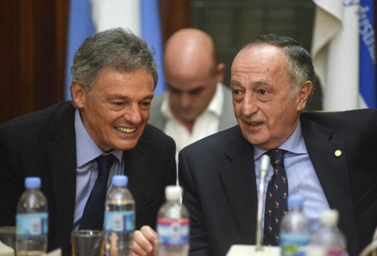 la-uia-ve-de-dificil-cumplimiento-la-mejora-salarial-que-propuso-macri-a-cgt-202507Th-162621-a9be.jpg