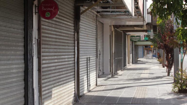 los-comerciantes-se-revelan-ante-la-crisis-202507Tu-091014-9a37.jpg