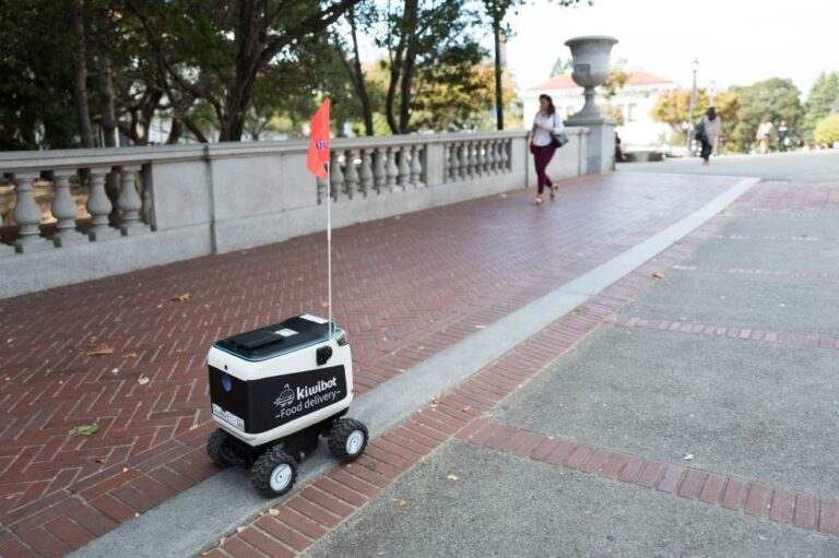 los-robots-no-tienen-la-culpa-de-los-salarios-bajos-202507Fr-203538-a3c3.jpg
