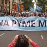 marcha-de-las-antorchas-contra-los-tarifazos-esta-gestion-hizo-un-desastre-202507We-015405-c3c3.jpg